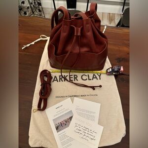Parker Clay Emma Bucket - shoulder crossbody Bag in clay red.